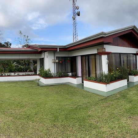 Las Pavitas Cottages La Fortuna Exterior photo
