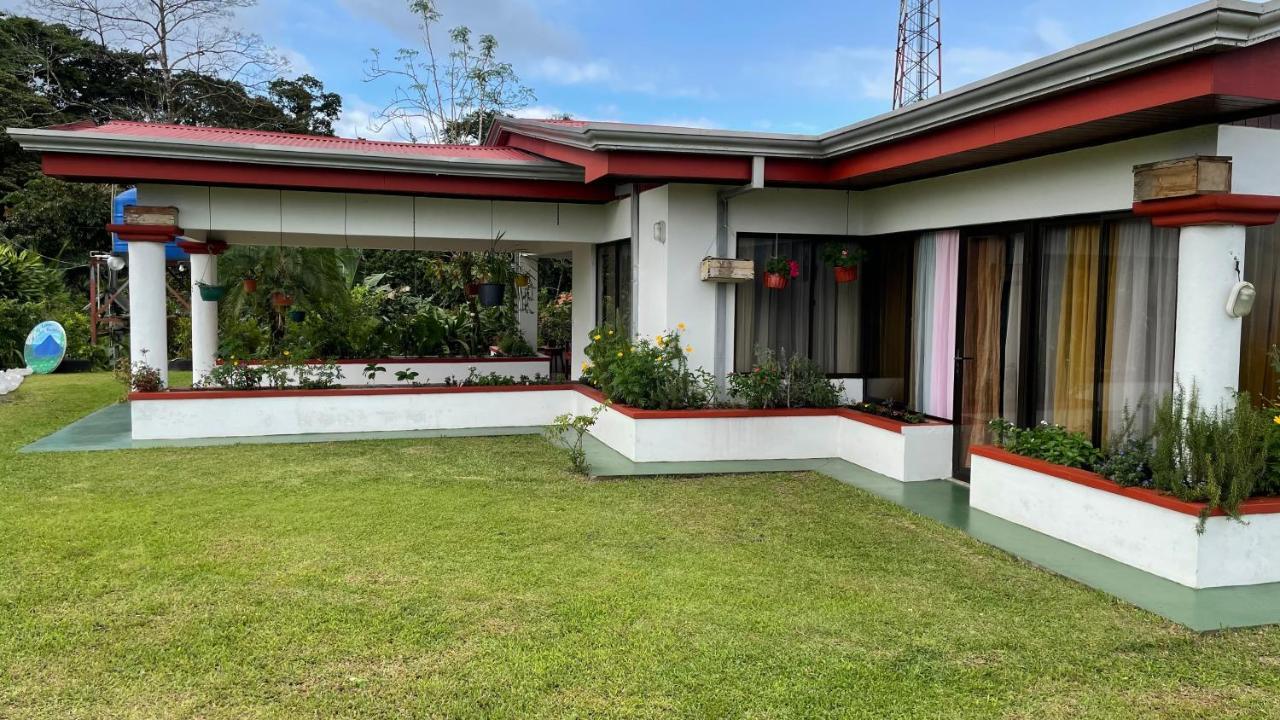 Las Pavitas Cottages La Fortuna Exterior photo