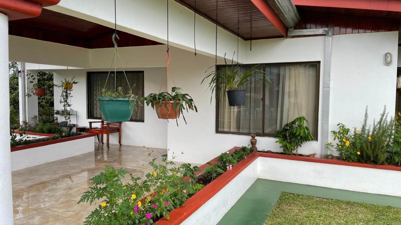 Las Pavitas Cottages La Fortuna Exterior photo