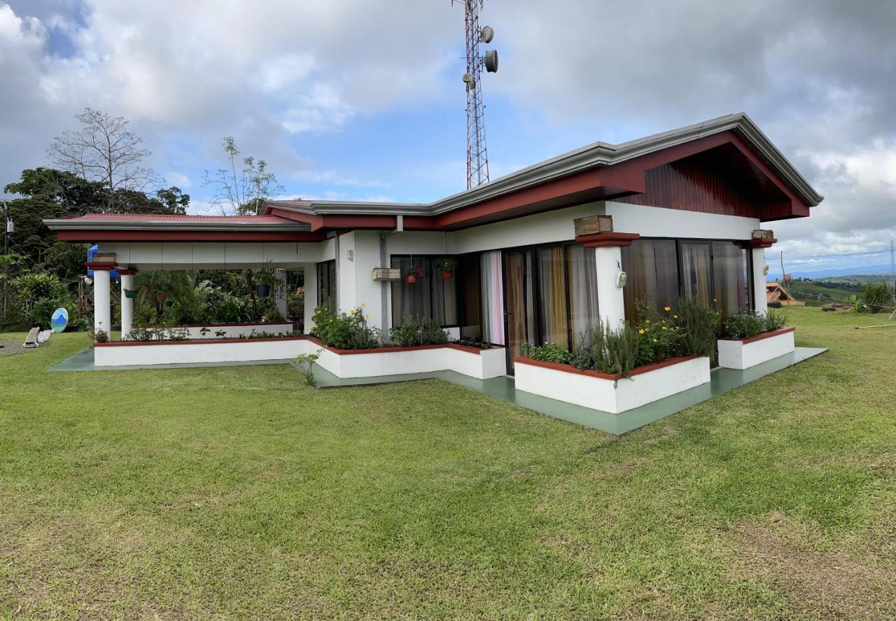 Las Pavitas Cottages La Fortuna Exterior photo